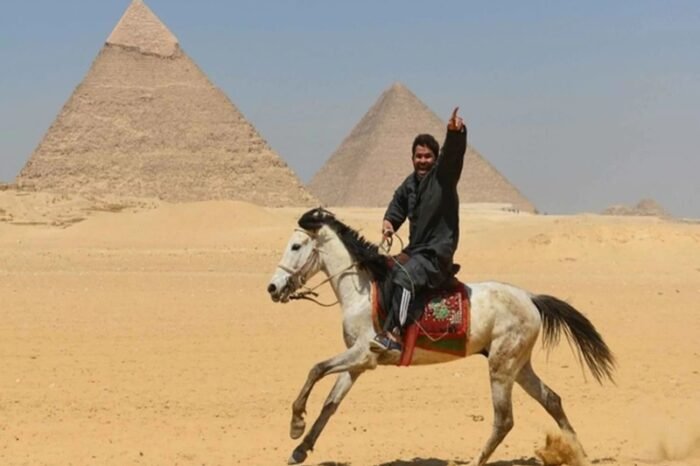 UNI0010 – Horse / Camel ride around The Pyramids